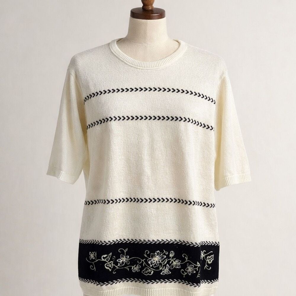 Vintage N Touch White Knit Sweater Cottagecore Floral Minimalist Retro Soft Cozy